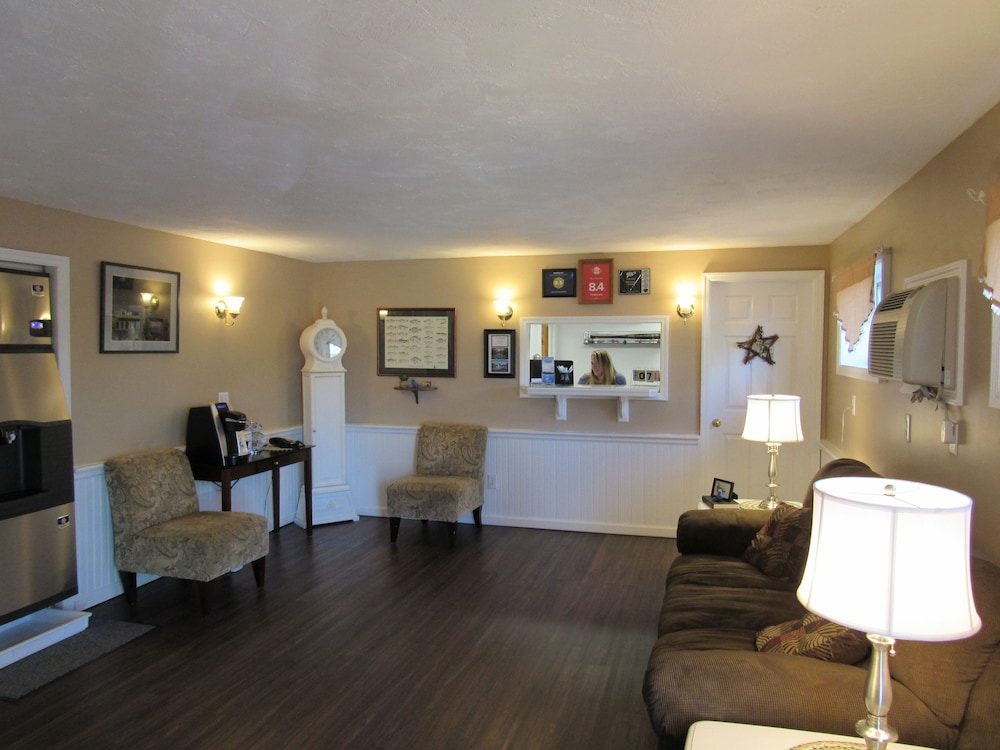 Image of Lake 'N Pines Motel