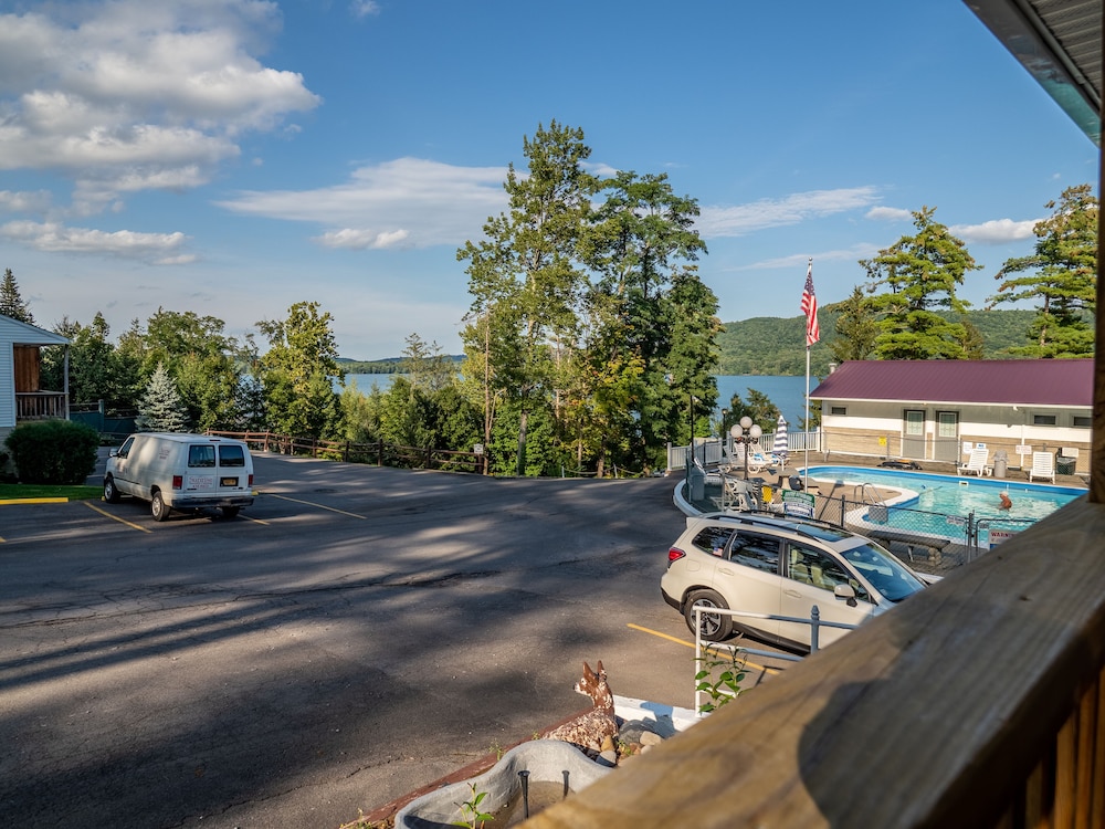Image of Lake 'N Pines Motel