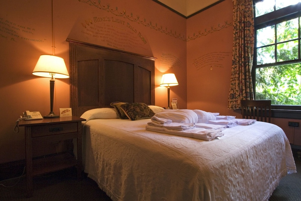 Image of McMenamins Grand Lodge