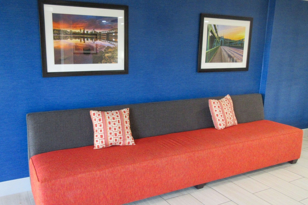 Image of Comfort Inn & Suites – Washington Square