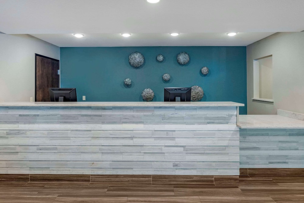 Image of Comfort Inn & Suites Tualatin-Portland South