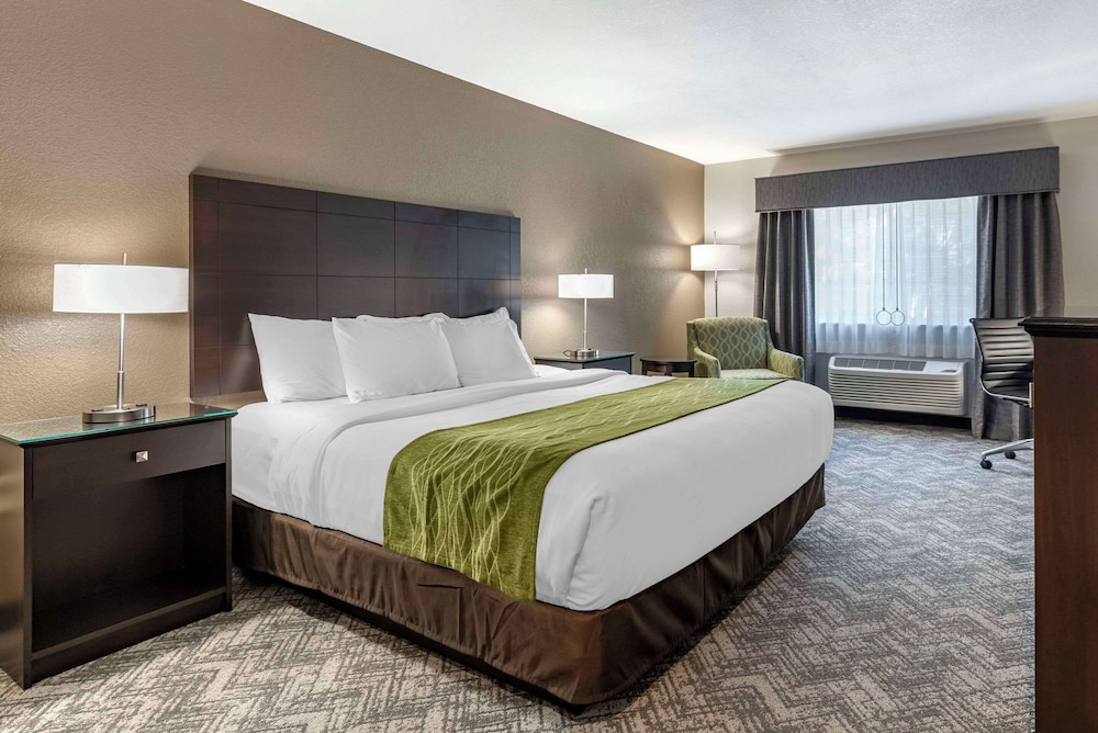 Image of Comfort Inn & Suites Tualatin-Portland South