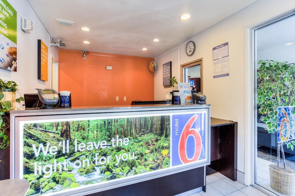 Image of Motel 6 Portland South – Lake Oswego – Tigard