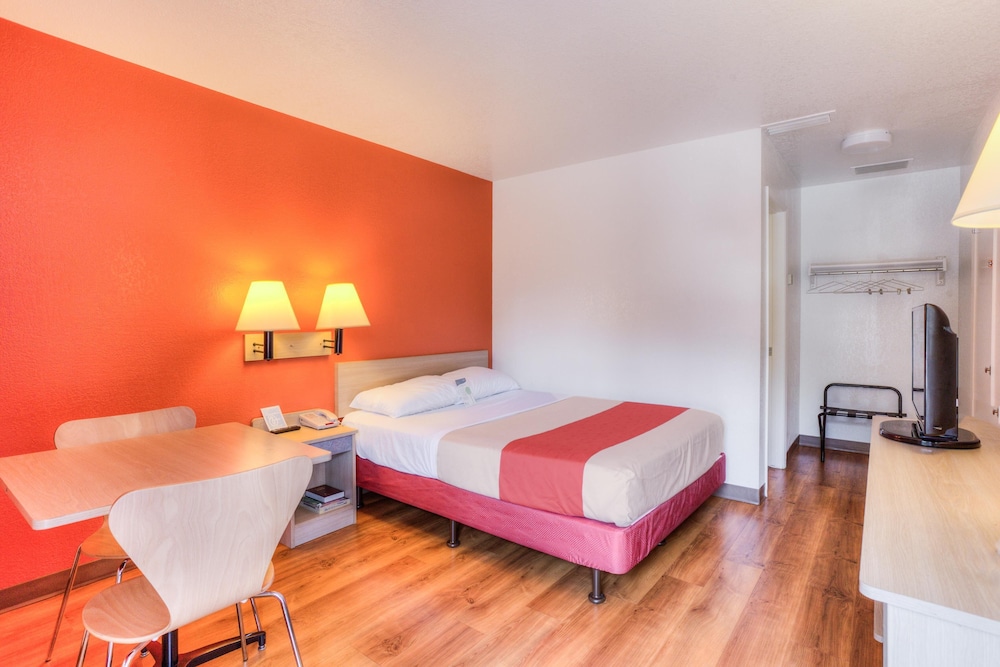 Image of Motel 6 Portland South – Lake Oswego – Tigard