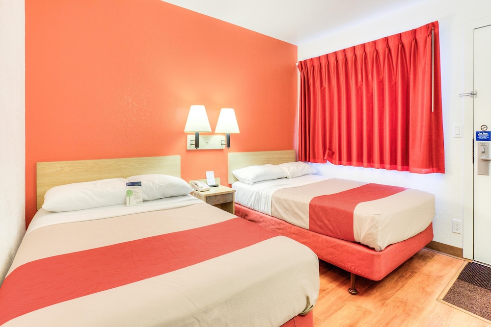 Image of Motel 6 Portland South – Lake Oswego – Tigard