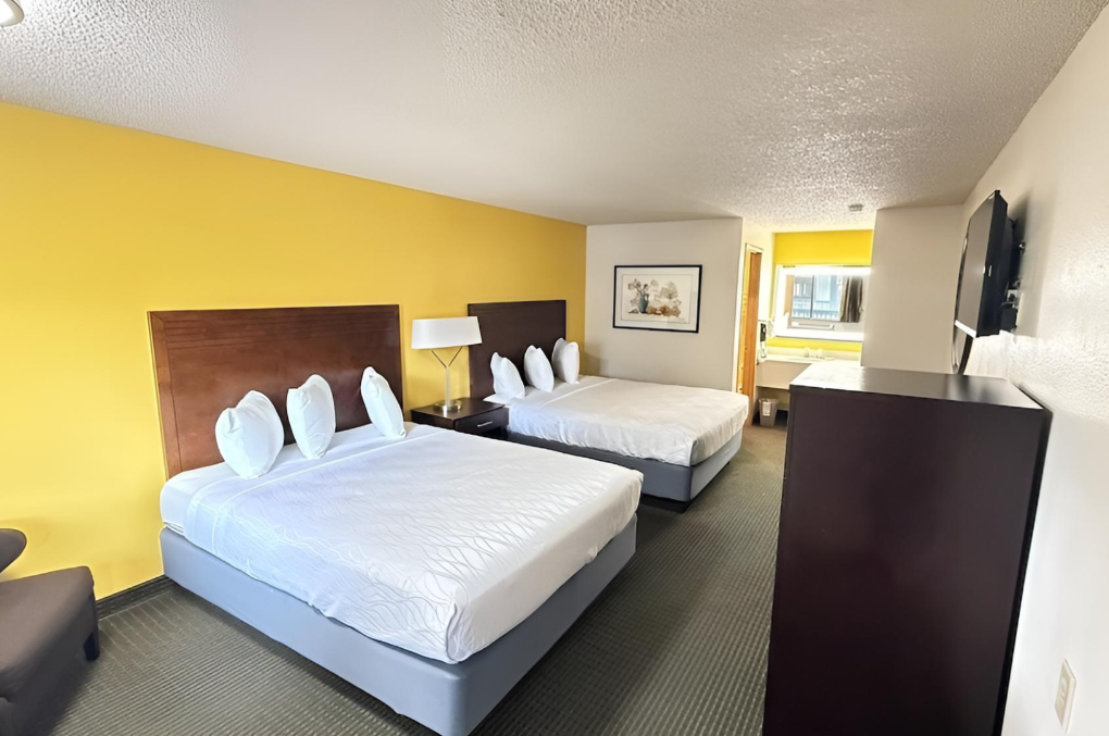Image of PepperTree Inn