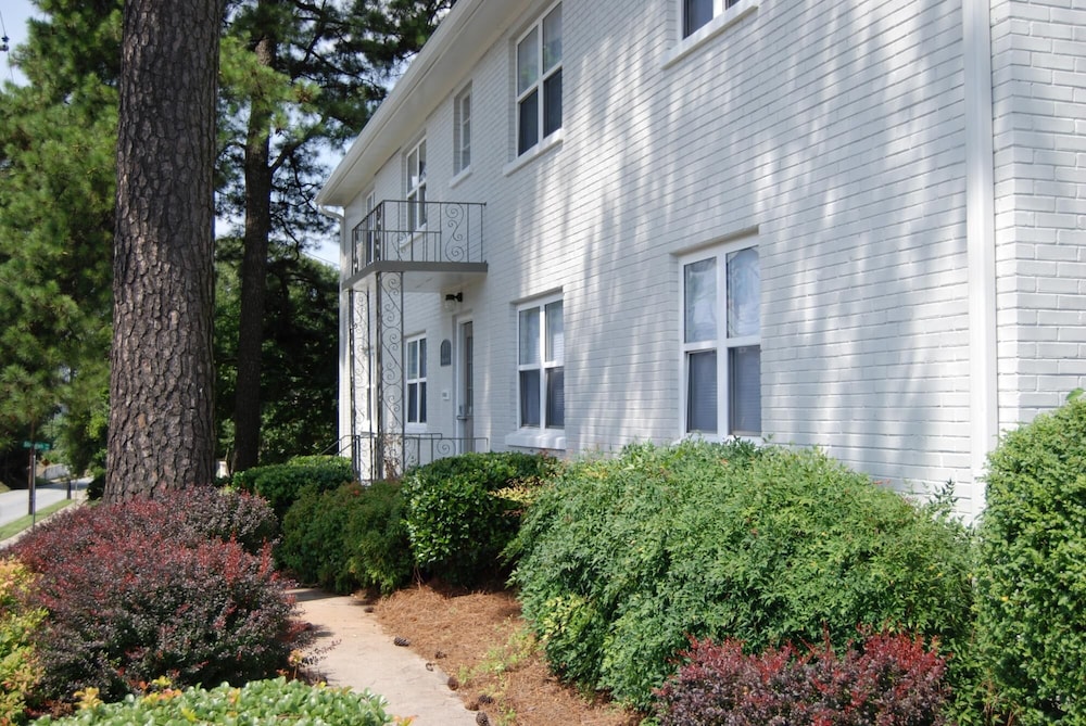 Image of B1be Enjoy a Pet-friendly and Clean Condo Near the Beltline