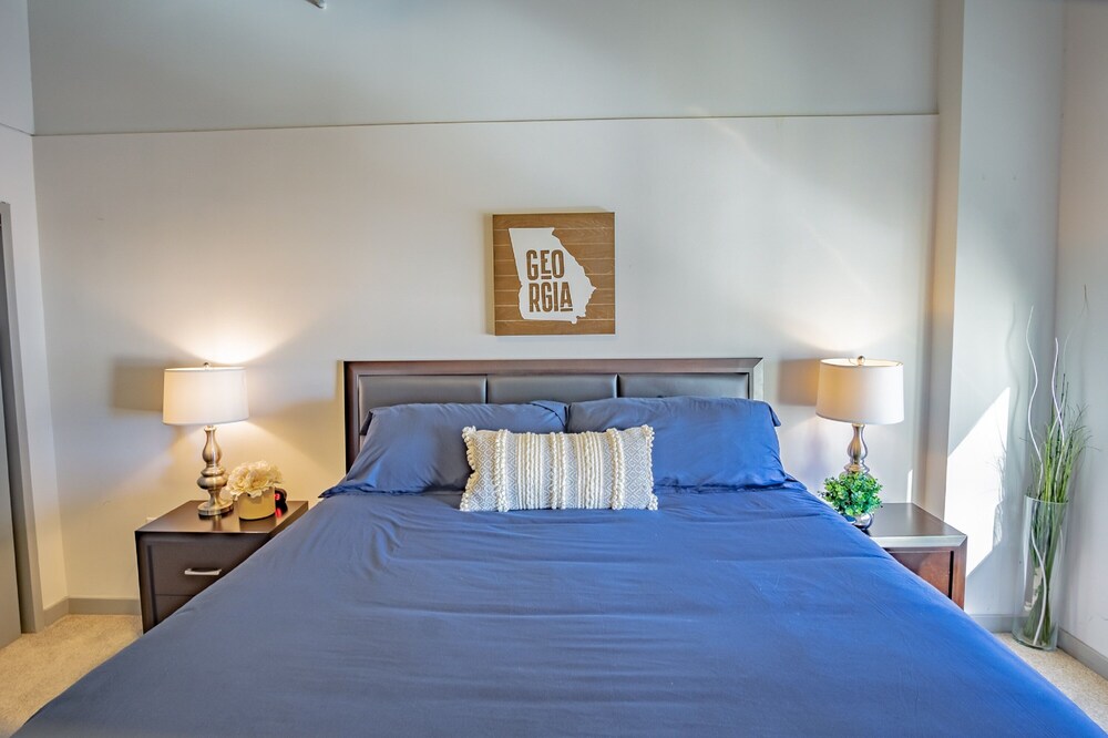 Image of 2br Fully Furnished Apartment - Great Location In Midtown 2 Bedroom Apts by RedAwning