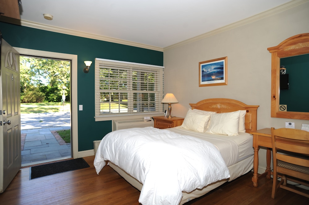 Image of A Southampton Long Island Hotel