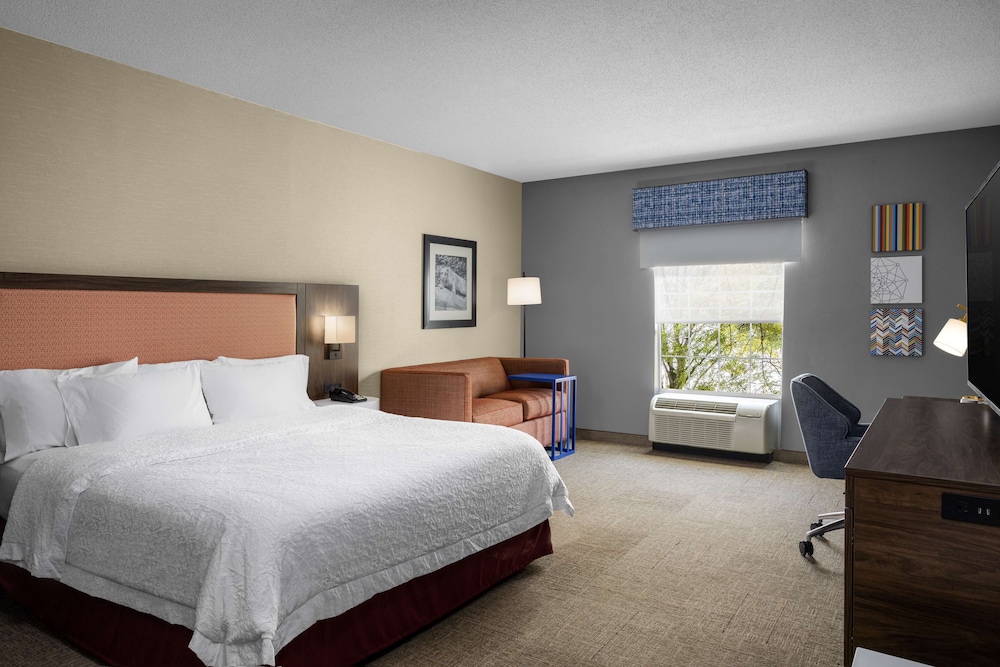 Image of Hampton Inn & Suites at Williamsburg Square