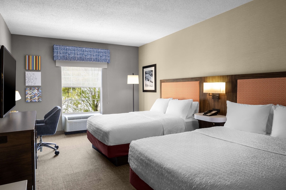Image of Hampton Inn & Suites at Williamsburg Square