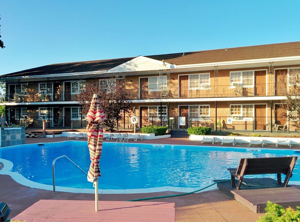 Image of Budget Host Inn