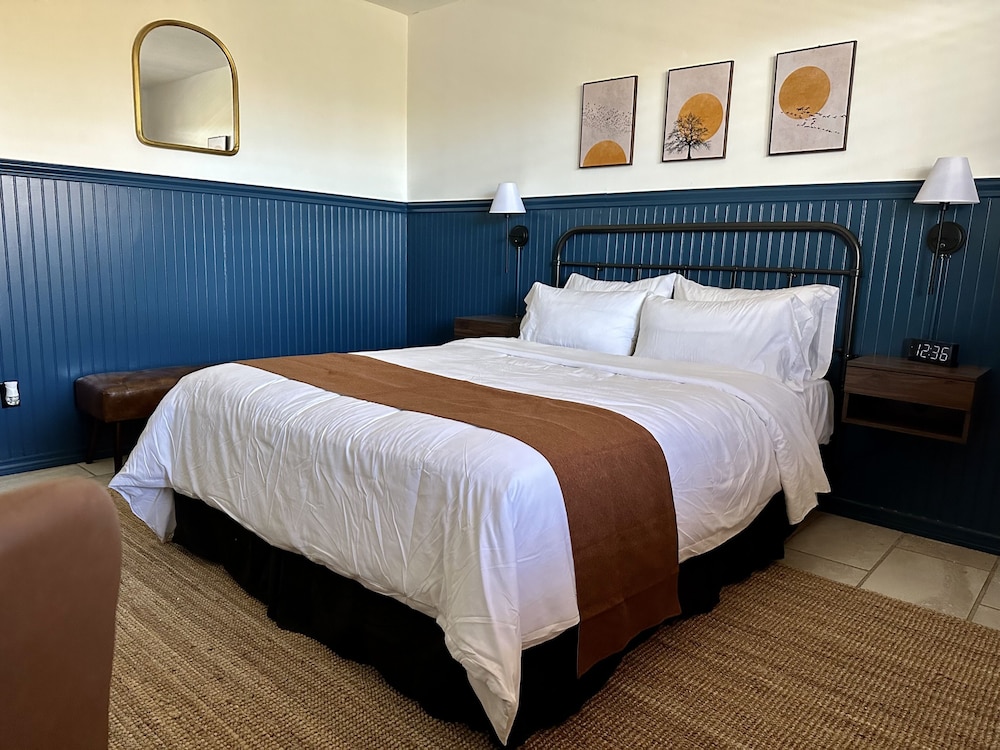 Image of Budget Host Inn