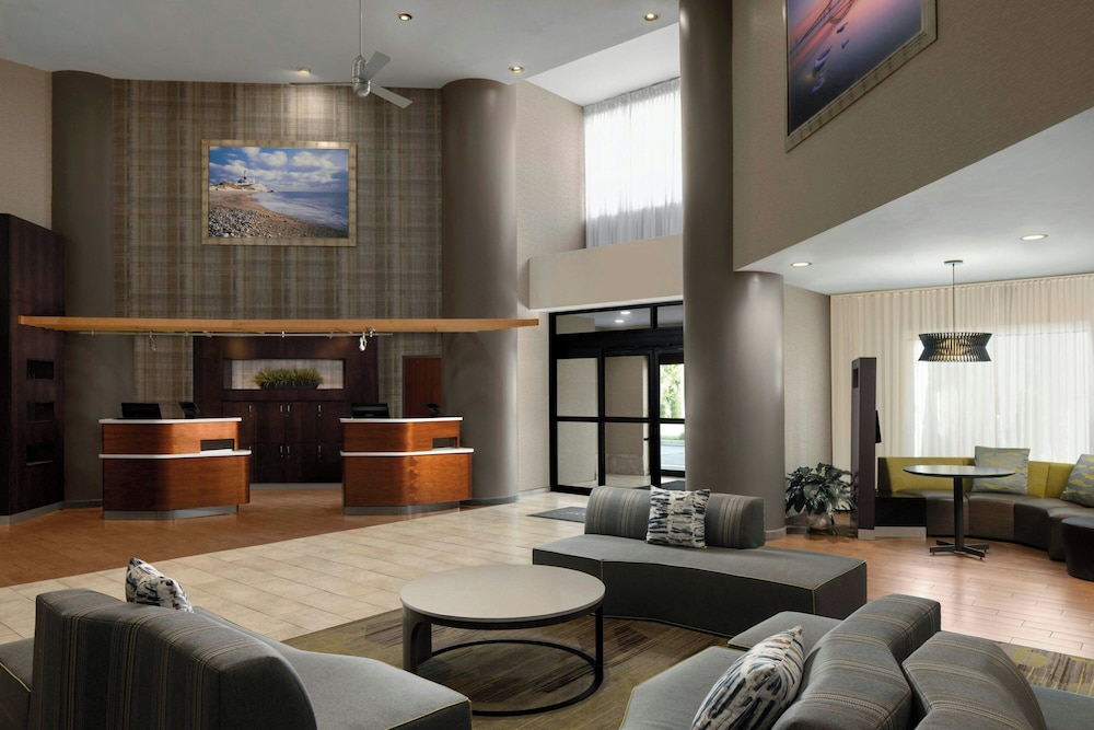 Image of Courtyard by Marriott Long Island MacArthur Airport