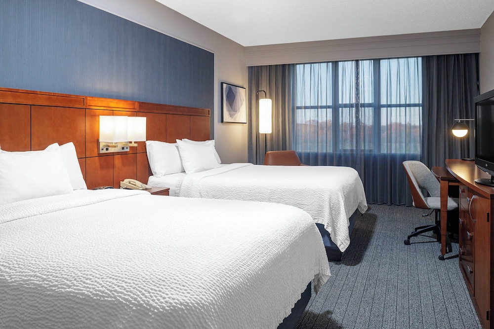 Image of Courtyard by Marriott Long Island MacArthur Airport