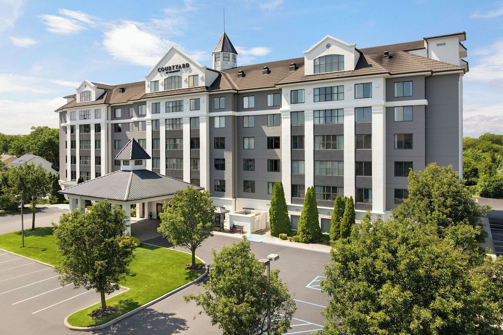 Image of Courtyard by Marriott Long Island MacArthur Airport