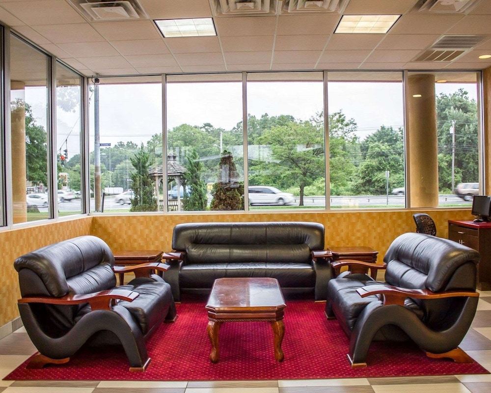 Image of Rodeway Inn MacArthur Airport