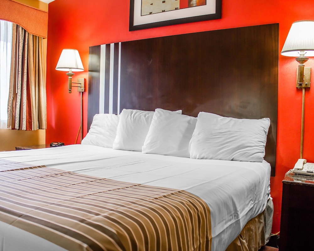 Image of Rodeway Inn MacArthur Airport