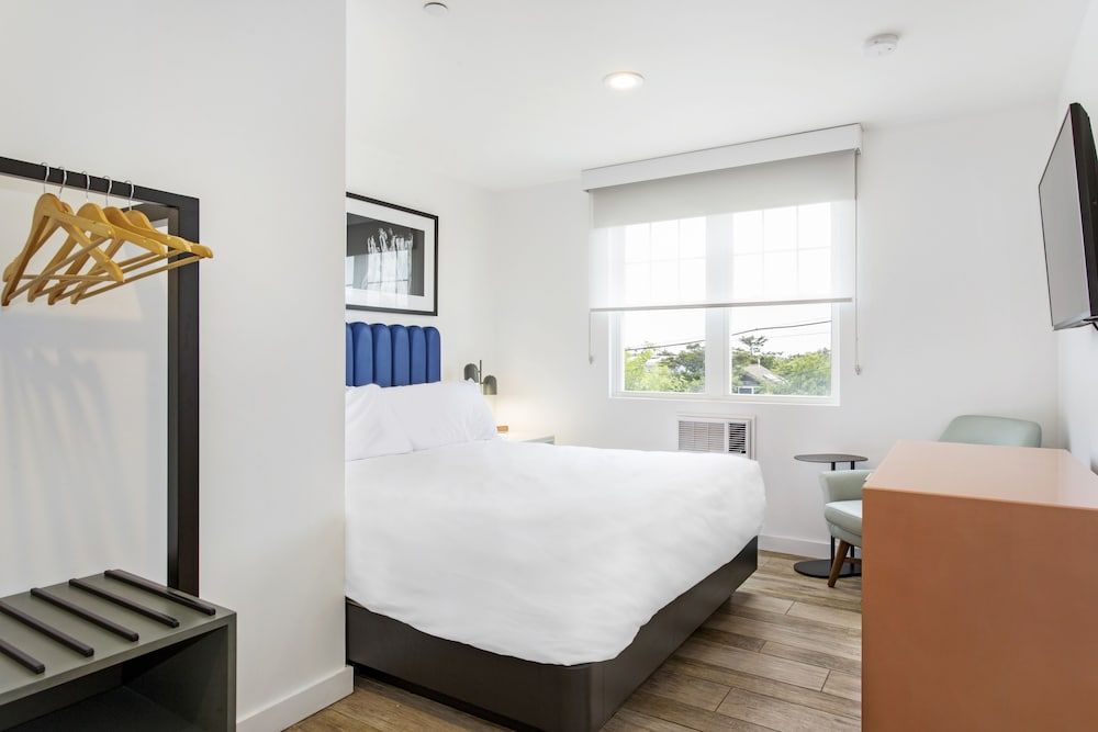 Image of Grove Hotel