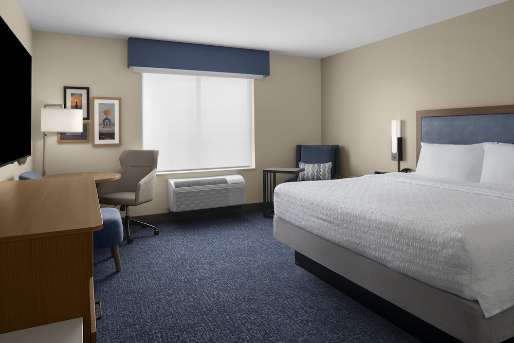 Image of Hampton Inn Farmingdale