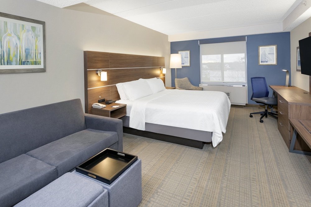 Image of Holiday Inn Express & Suites Long Island-East End