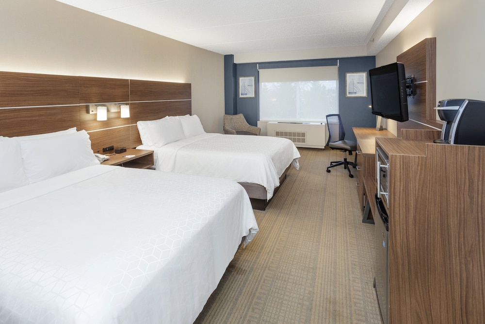 Image of Holiday Inn Express & Suites Long Island-East End
