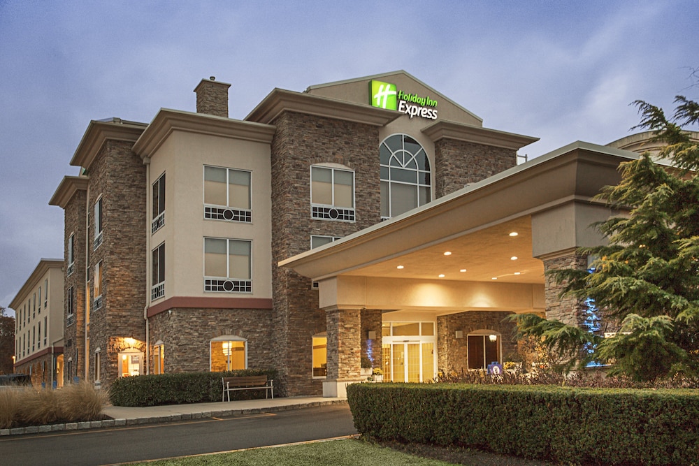 Image of Holiday Inn Express & Suites Long Island-East End