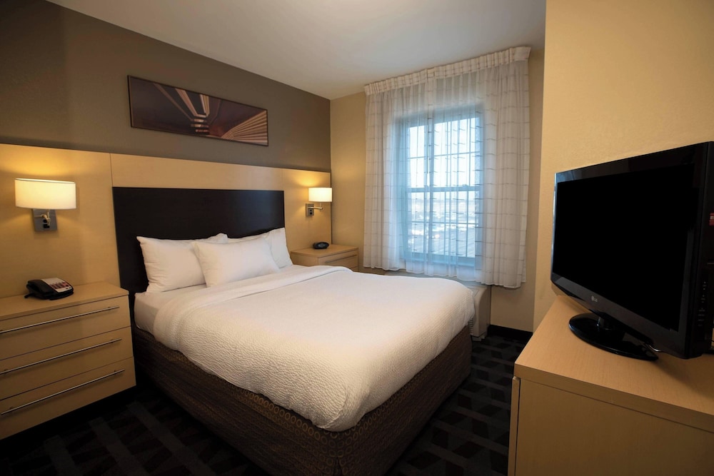 Image of TownePlace Suites by Marriott Republic Airport Long Island/Farmingdale