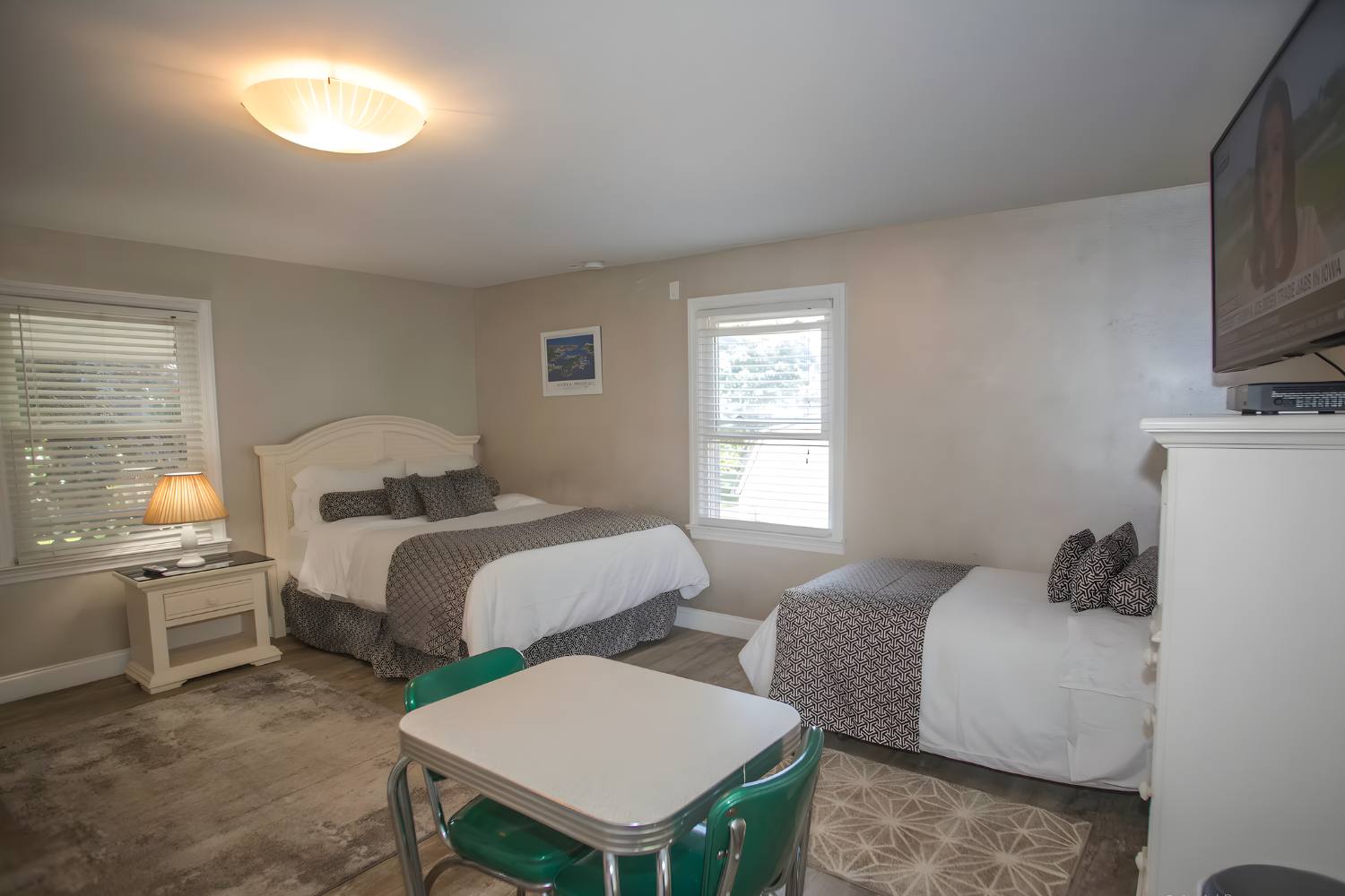 Image of Uihlein's West Lake Drive Motel