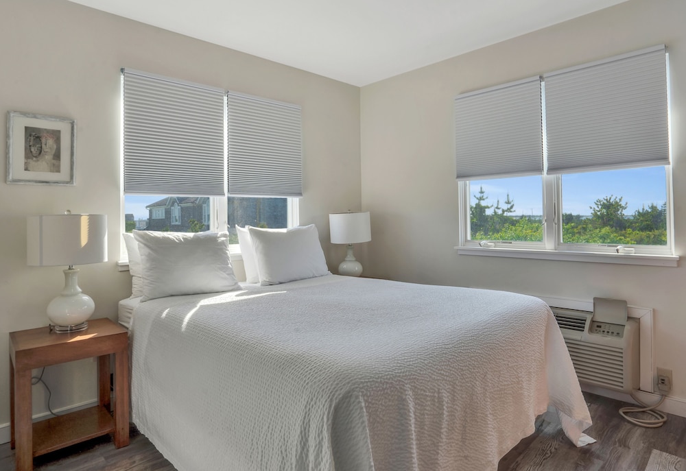 Image of Windward Shores