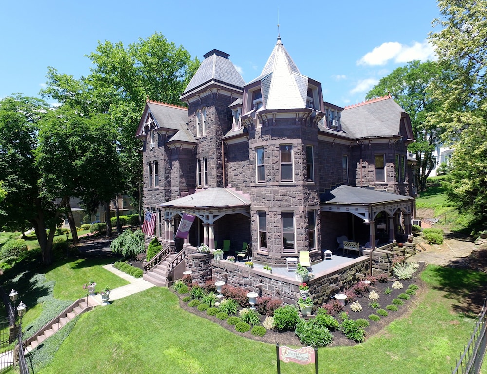 Image of Reynolds Mansion