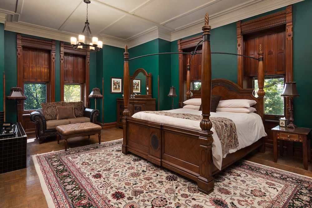 Image of Reynolds Mansion