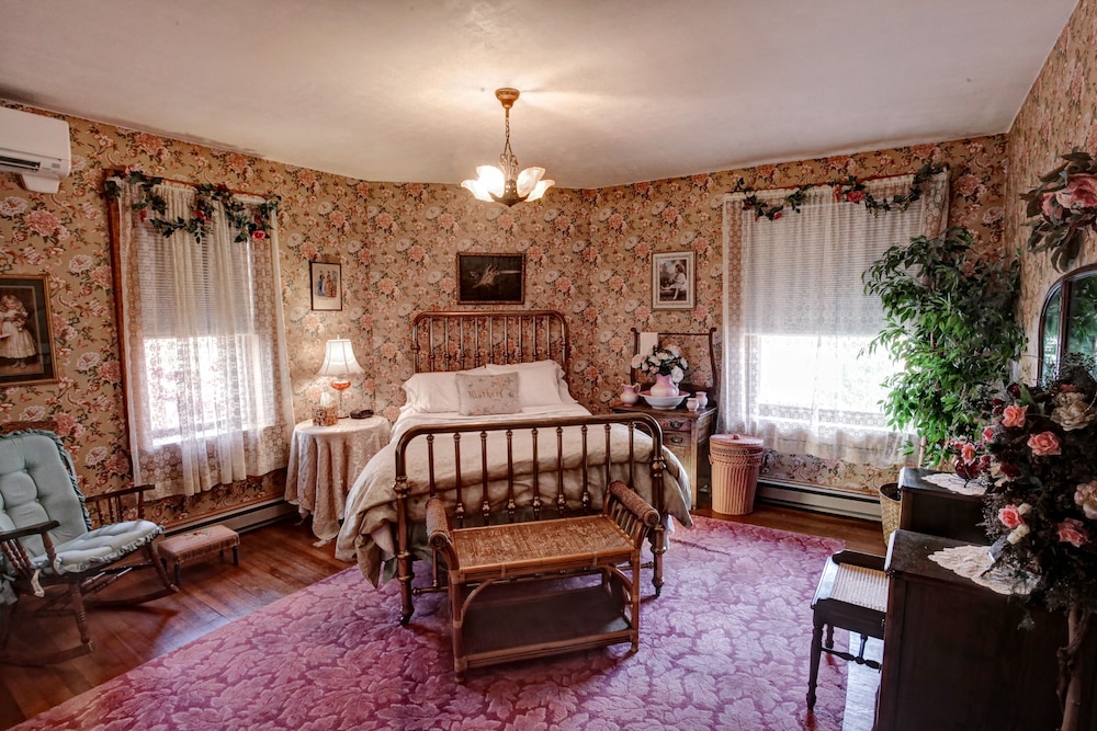 Image of The Queen, A Victorian B&B