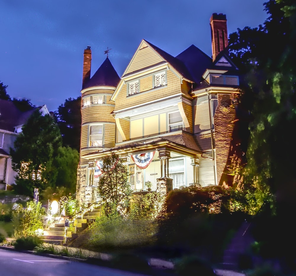 Image of The Queen, A Victorian B&B