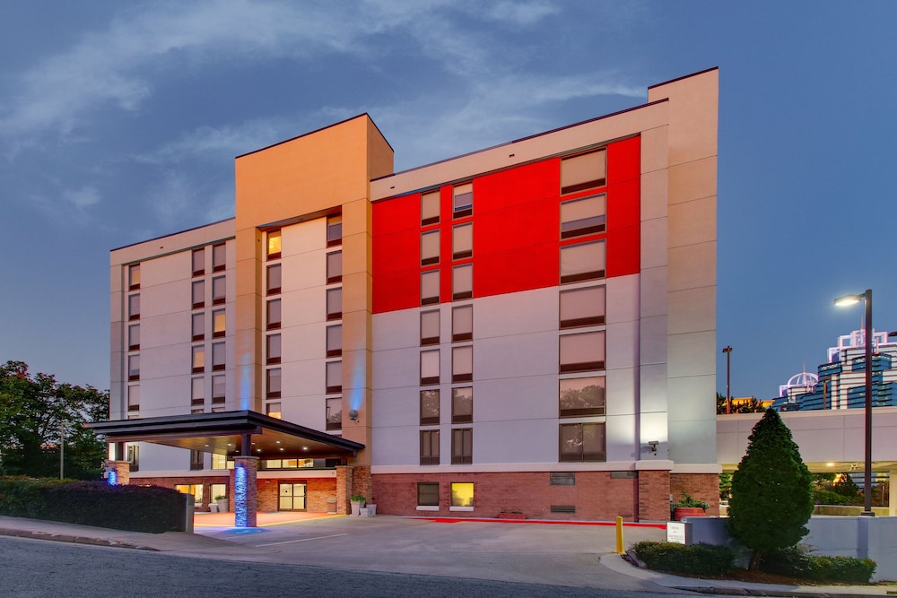 Image of Holiday Inn Express & Suites Atlanta N-Perimeter Mall Area