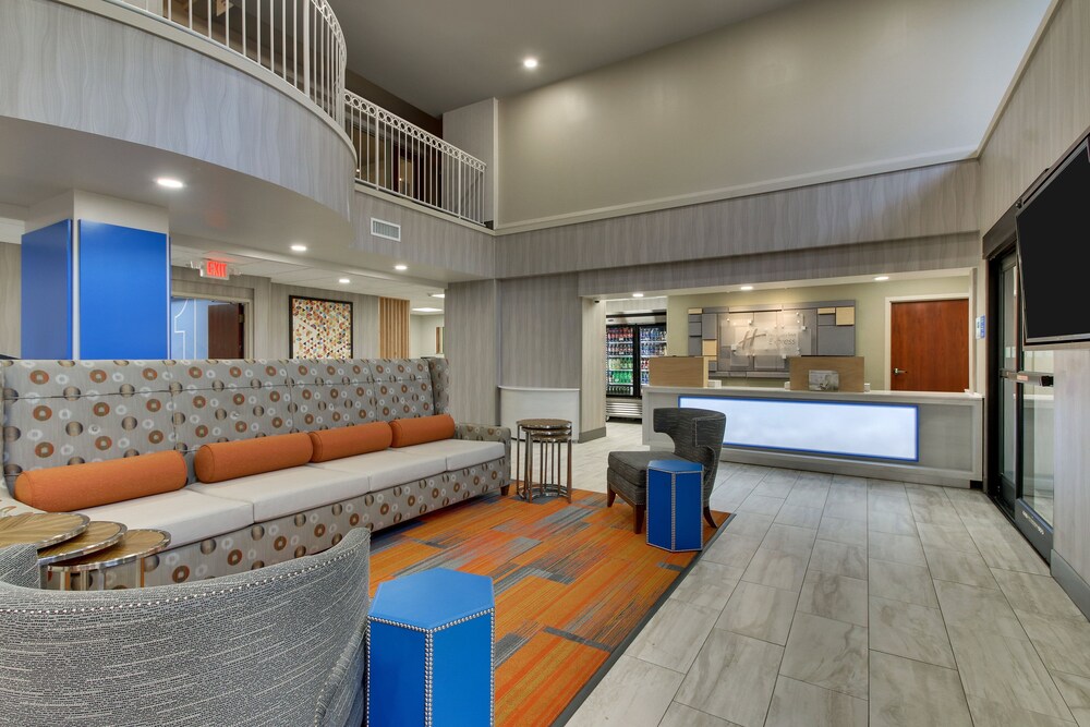 Image of Holiday Inn Express & Suites Atlanta N-Perimeter Mall Area