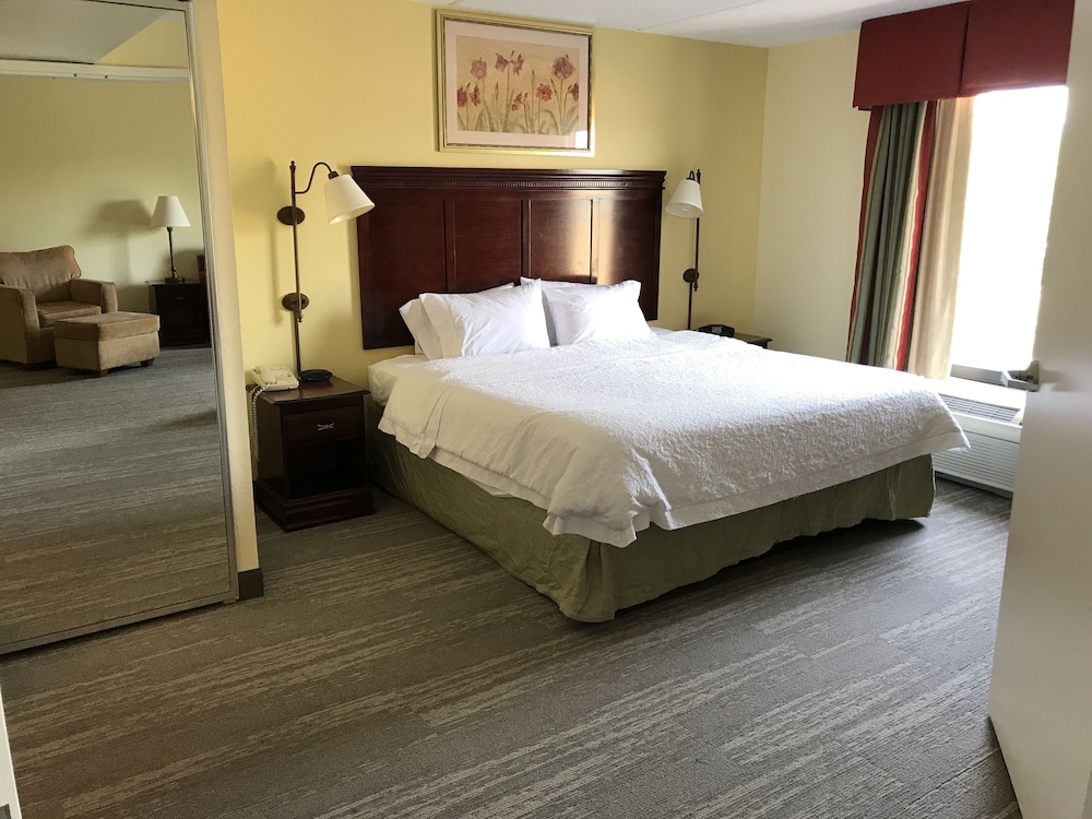 Image of Hampton Inn & Suites - Mill Hall (Lamar)