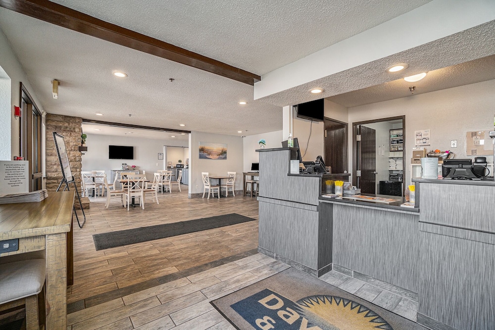 Image of Days Inn & Suites by Wyndham Traverse City