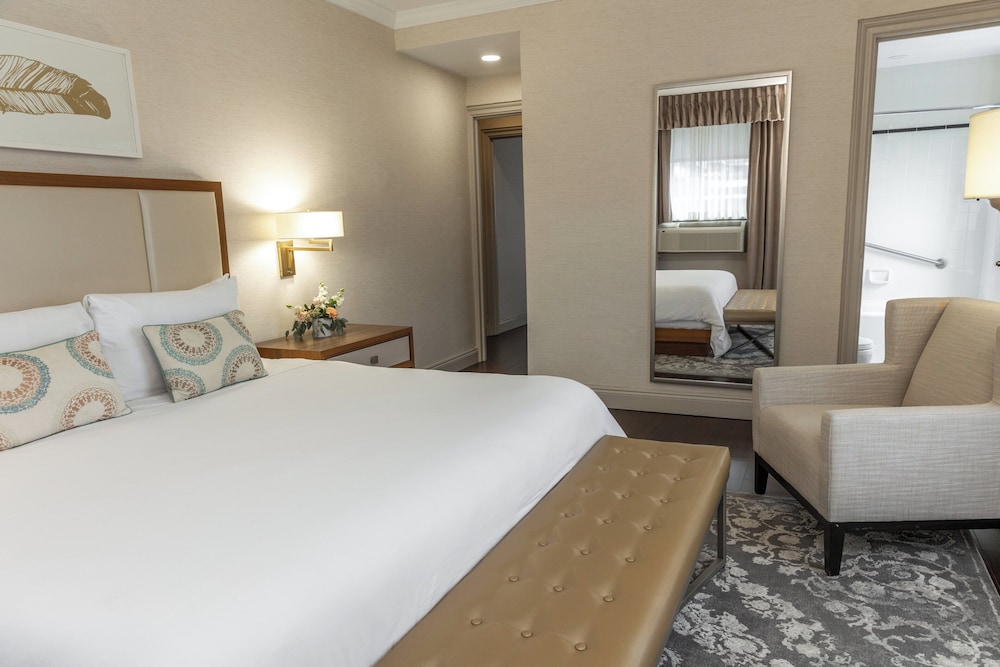 Image of Lord Nelson Hotel & Suites