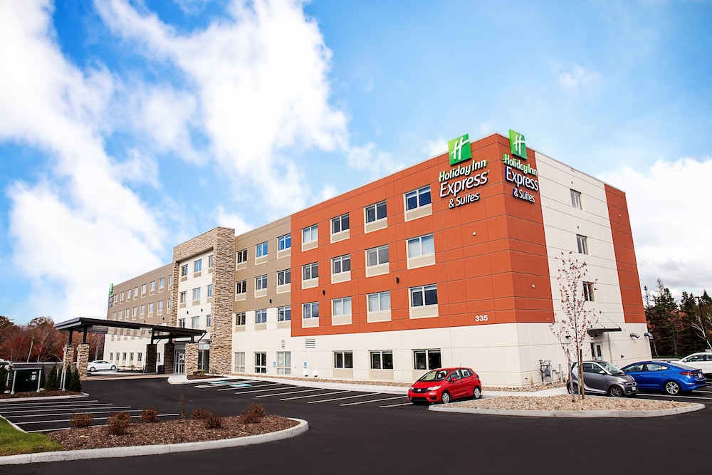 Image of Holiday Inn Express + Suites Dartmouth