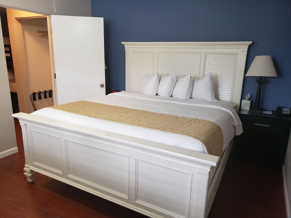 Image of Travelodge by Wyndham Traverse City