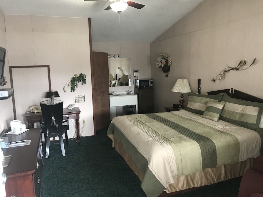 Image of Longhouse Lodge Motel