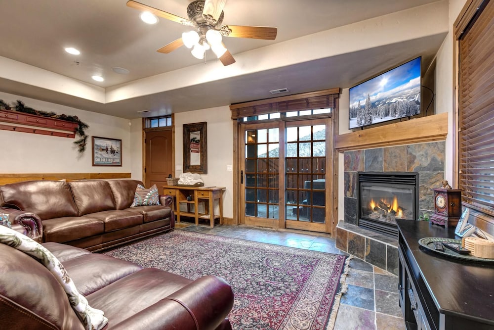 Image of Park City | KBM Resorts | Walk to Main Street and to Park City Mountain, Hot Tub, On FREE Citywide Bus Route | Single Unit, 4 Bedrooms | PPS-1416