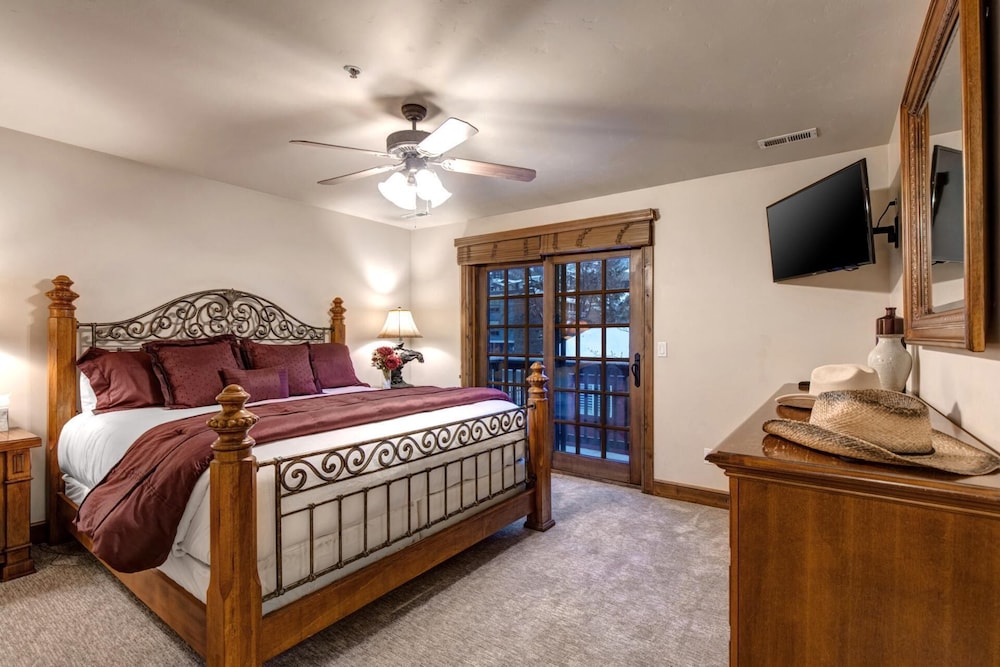Image of Park City | KBM Resorts | Walk to Main Street and to Park City Mountain, Hot Tub, On FREE Citywide Bus Route | Single Unit, 4 Bedrooms | PPS-1416