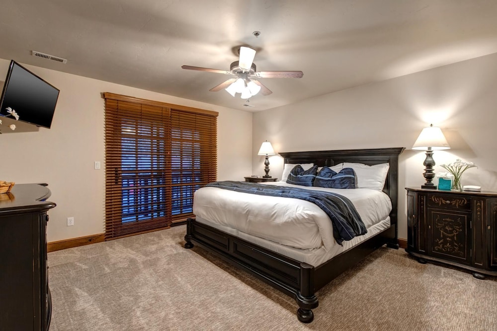 Image of Park City | KBM Resorts | Walk to Main Street and to Park City Mountain, Hot Tub, On FREE Citywide Bus Route | Single Unit, 4 Bedrooms | PPS-1416