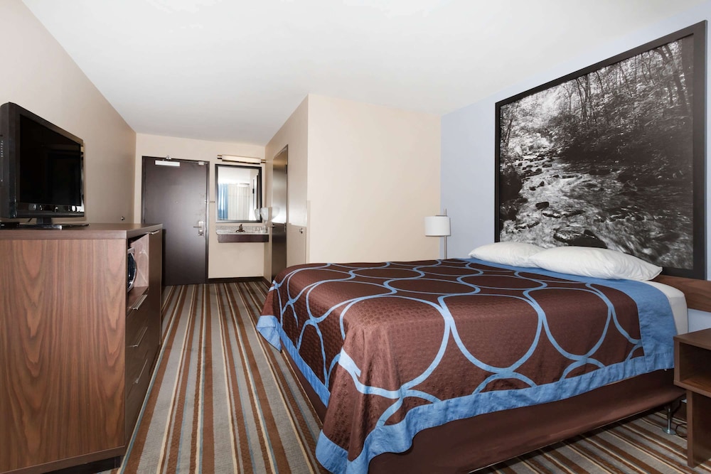 Image of Super 8 by Wyndham Longmont/Twin Peaks