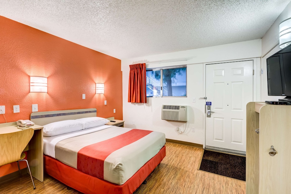 Image of Motel 6 Wheat Ridge, CO - West - Denver North
