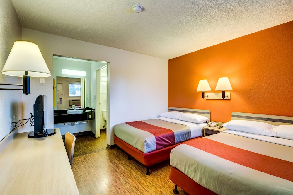 Image of Motel 6 Wheat Ridge, CO - West - Denver North