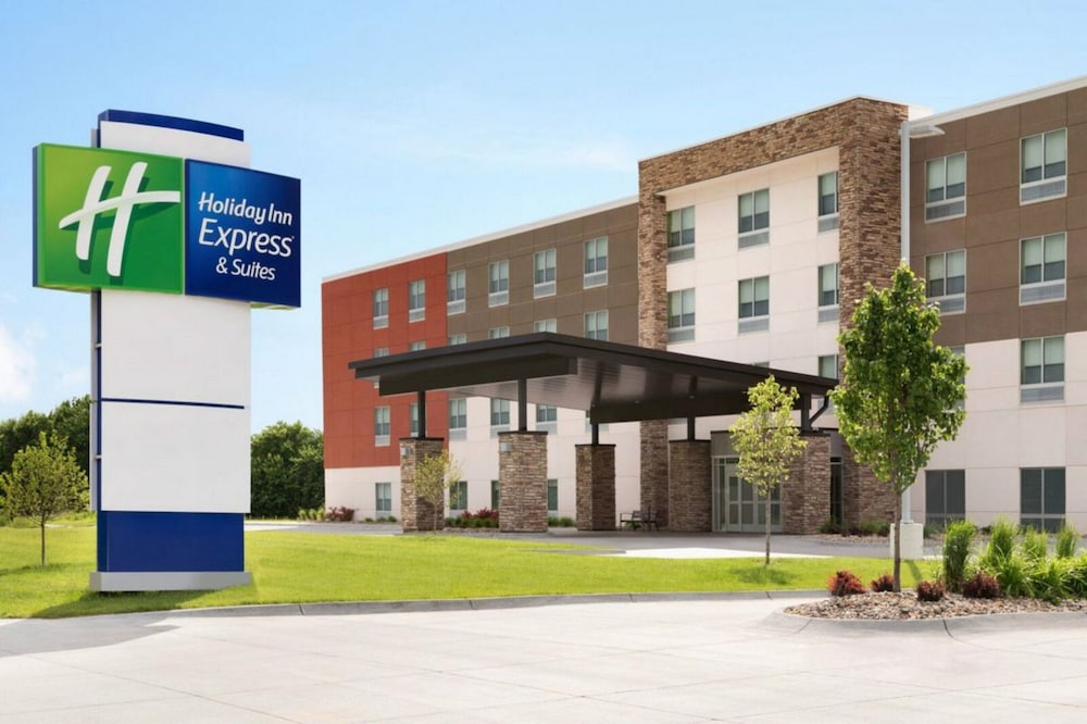 Image of Holiday Inn Express & Suites Canton