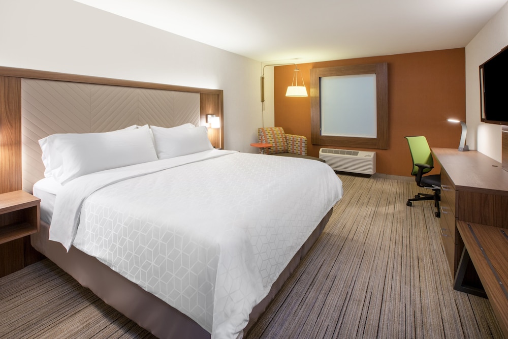 Image of Holiday Inn Express & Suites Canton